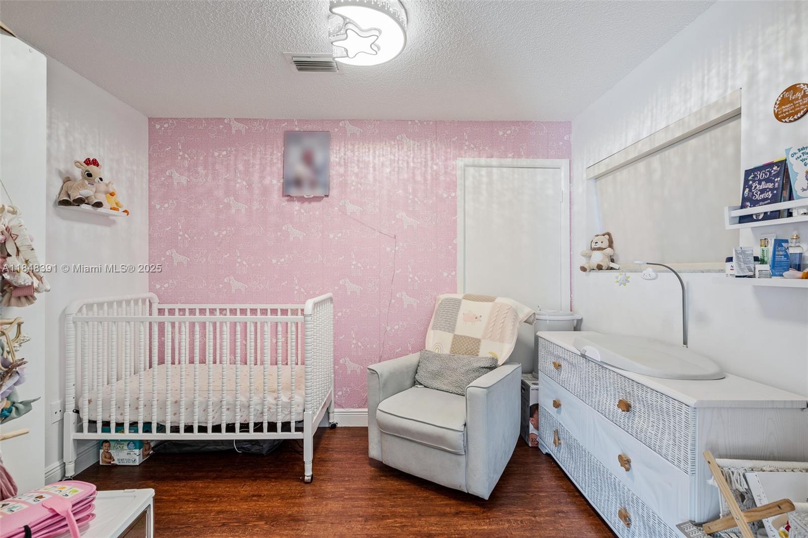 SKY LAKE VILLAS FIRST ADD - Residential