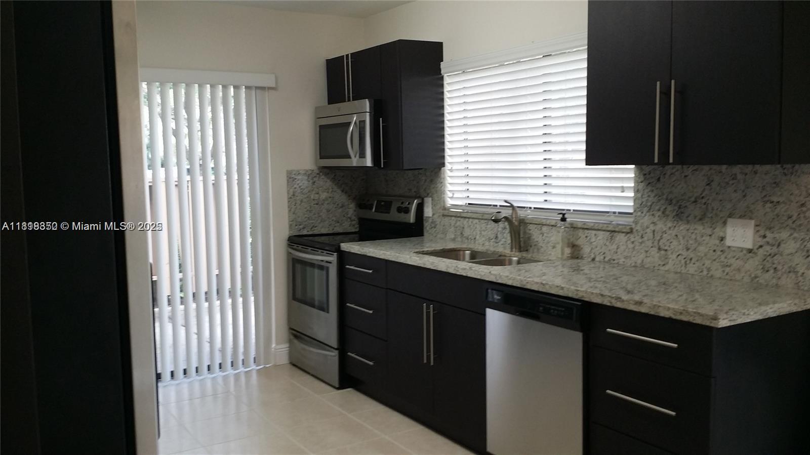 Rental Property at 192 Wimbledon Lake Dr 192, Plantation, Miami-Dade County, Florida - Bedrooms: 3 
Bathrooms: 3  - $2,900 MO.