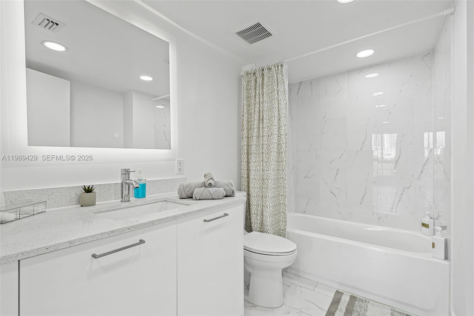 Hollywood 1-21 B - Residential