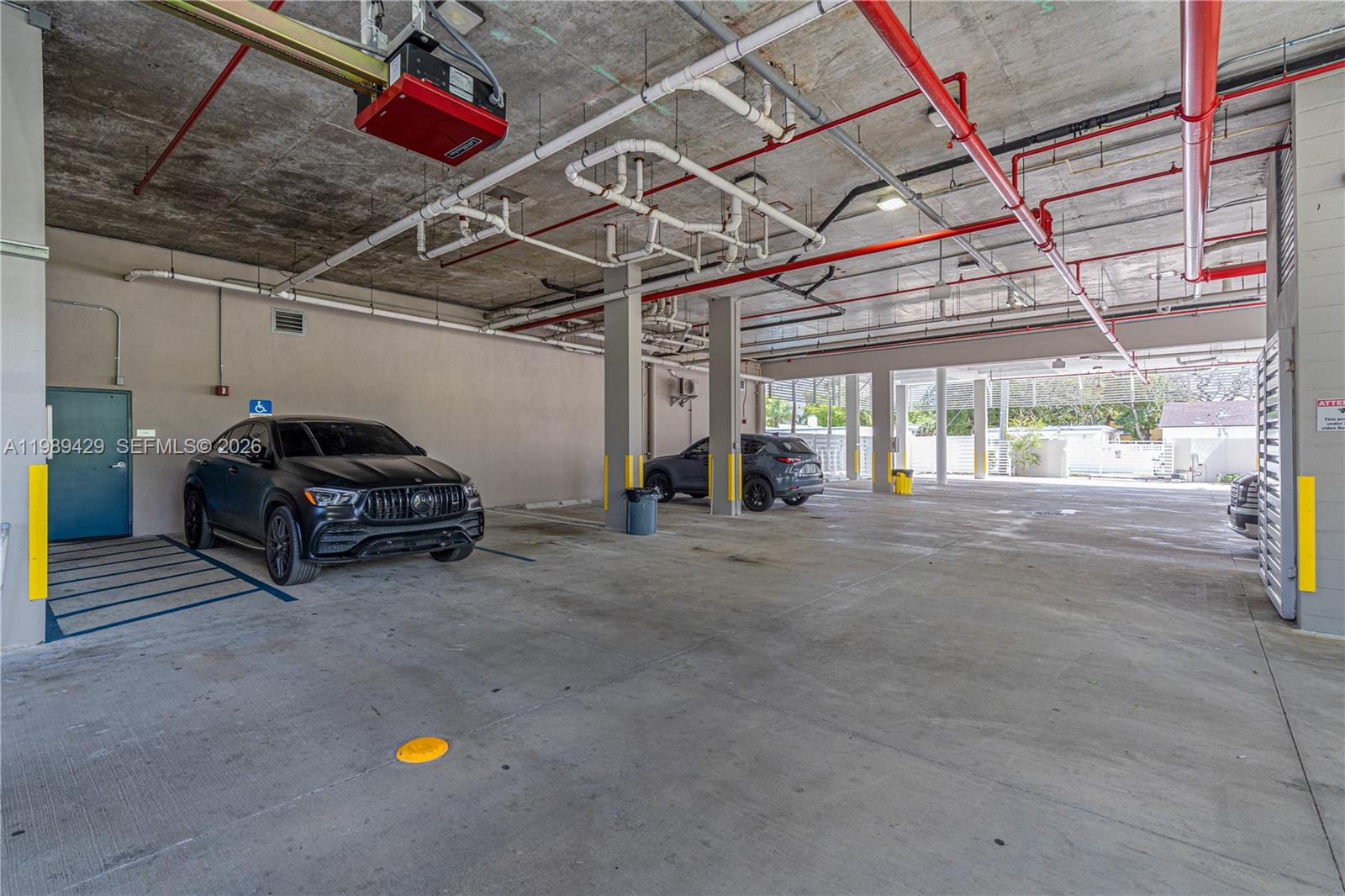 Hollywood 1-21 B - Residential