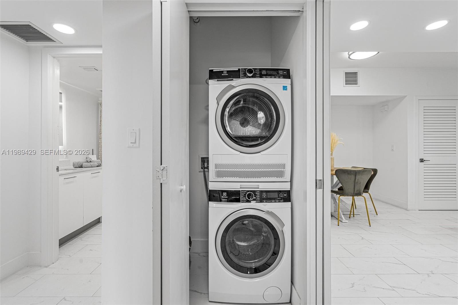 Hollywood 1-21 B - Residential