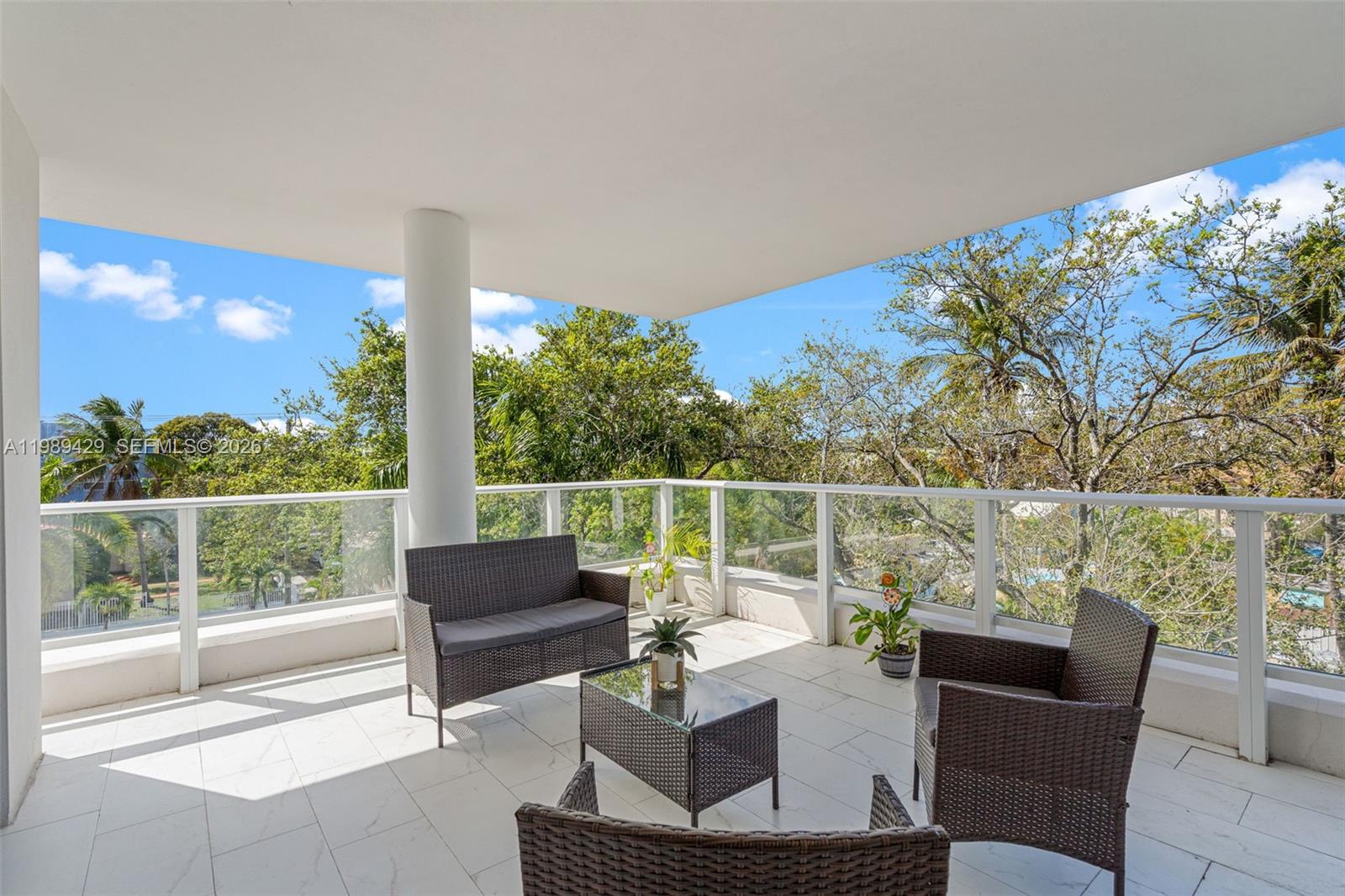 Hollywood 1-21 B - Residential