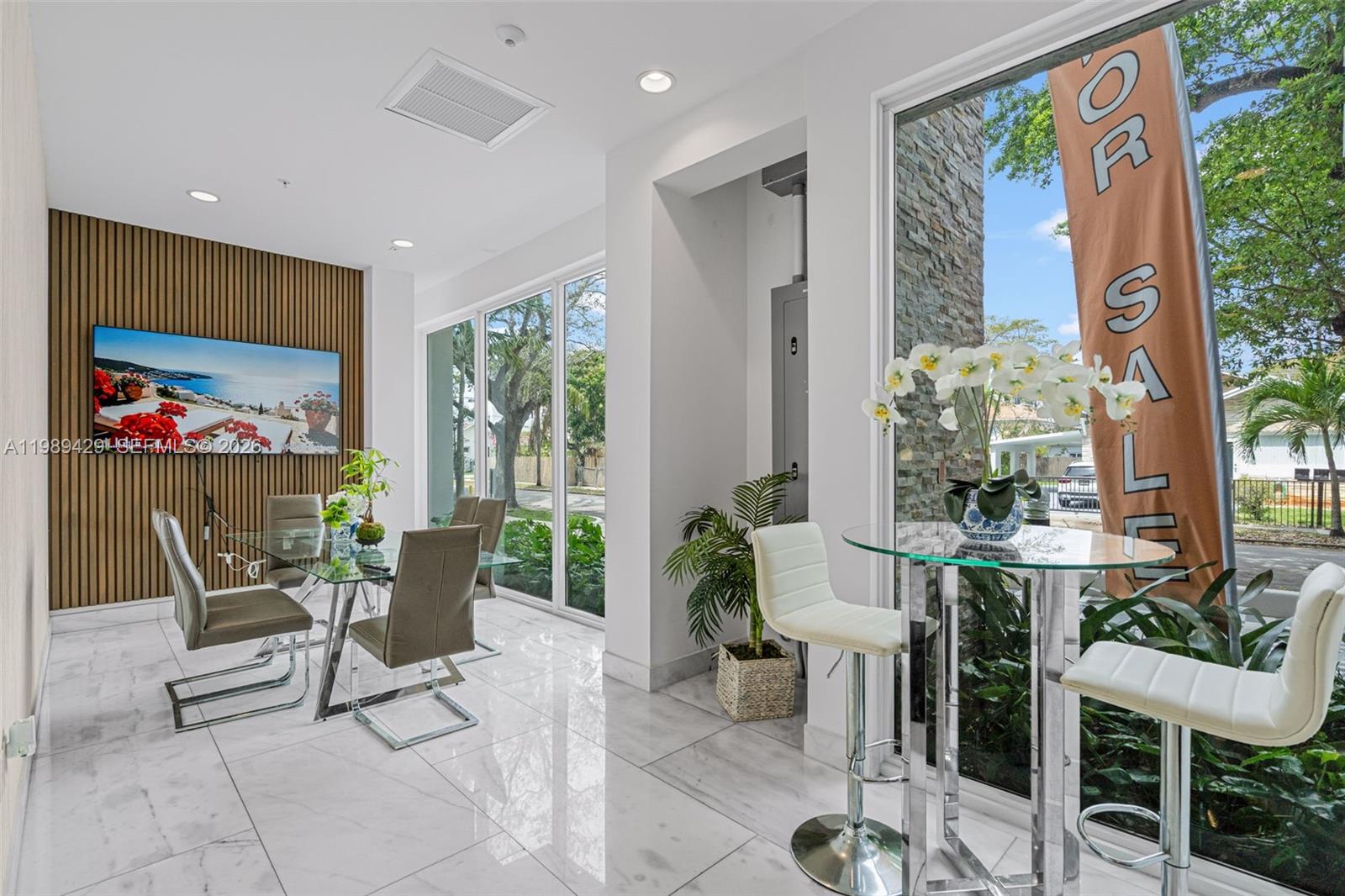 Hollywood 1-21 B - Residential