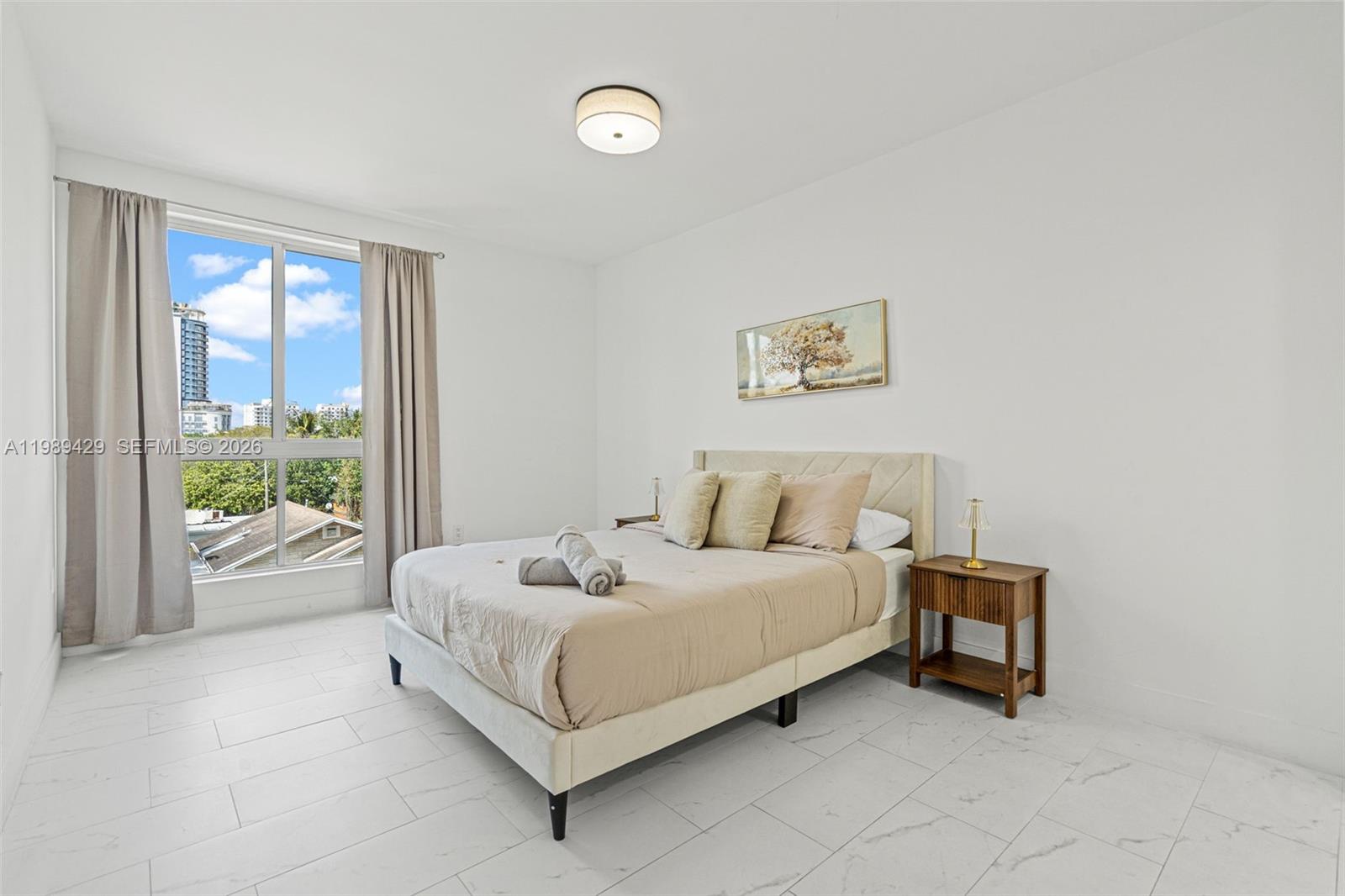 Hollywood 1-21 B - Residential