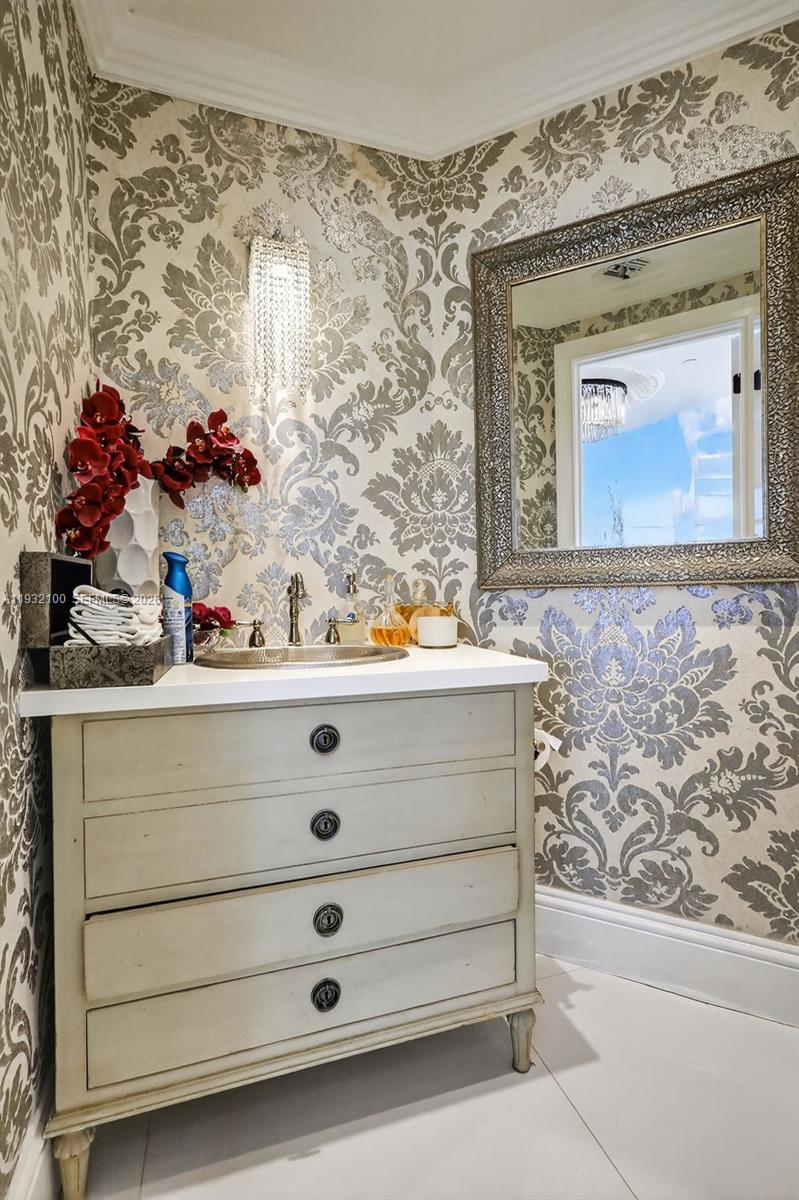 1000 ISL BLVD WILLIAMS IS - Residential