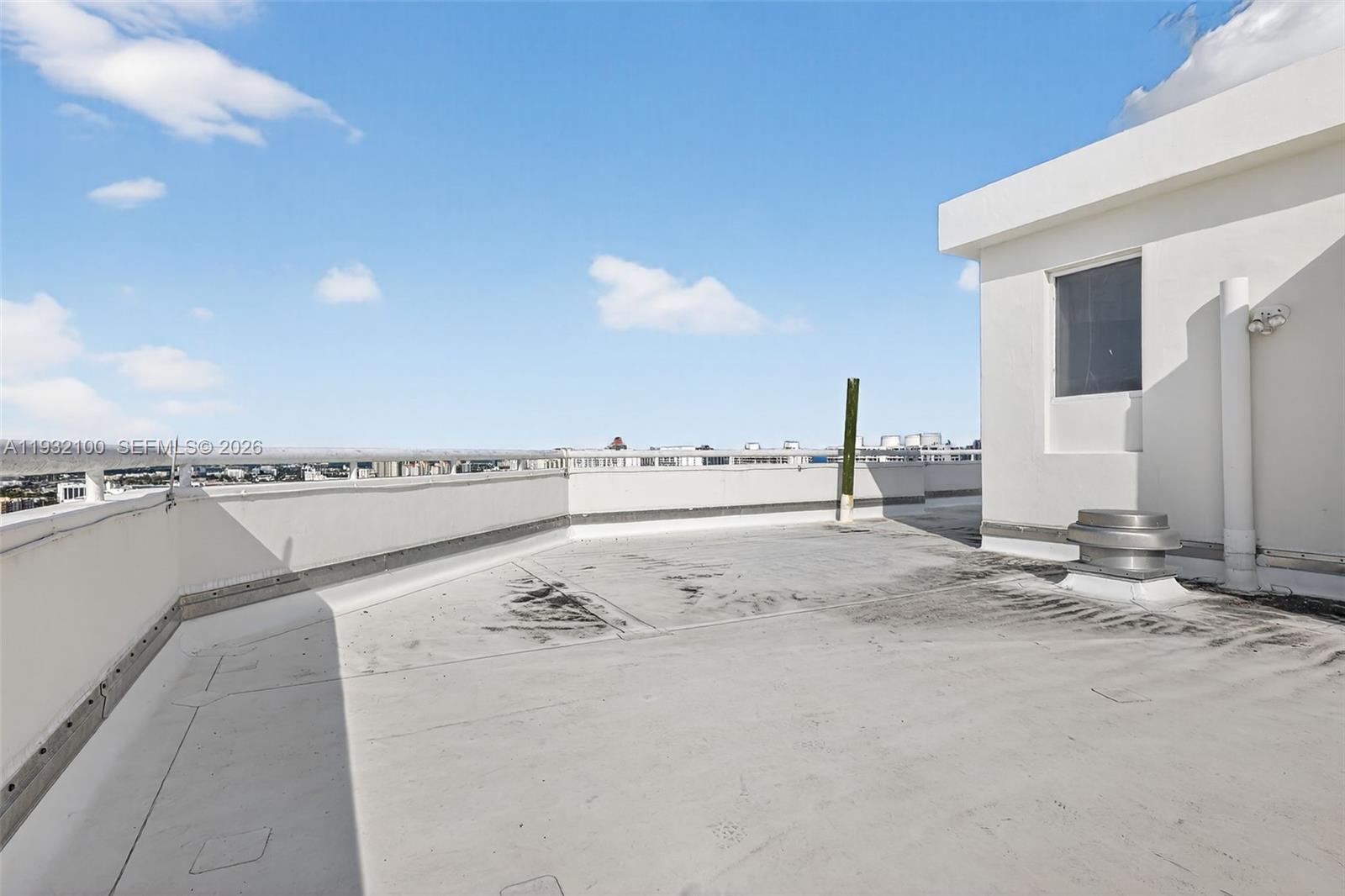 1000 ISL BLVD WILLIAMS IS - Residential