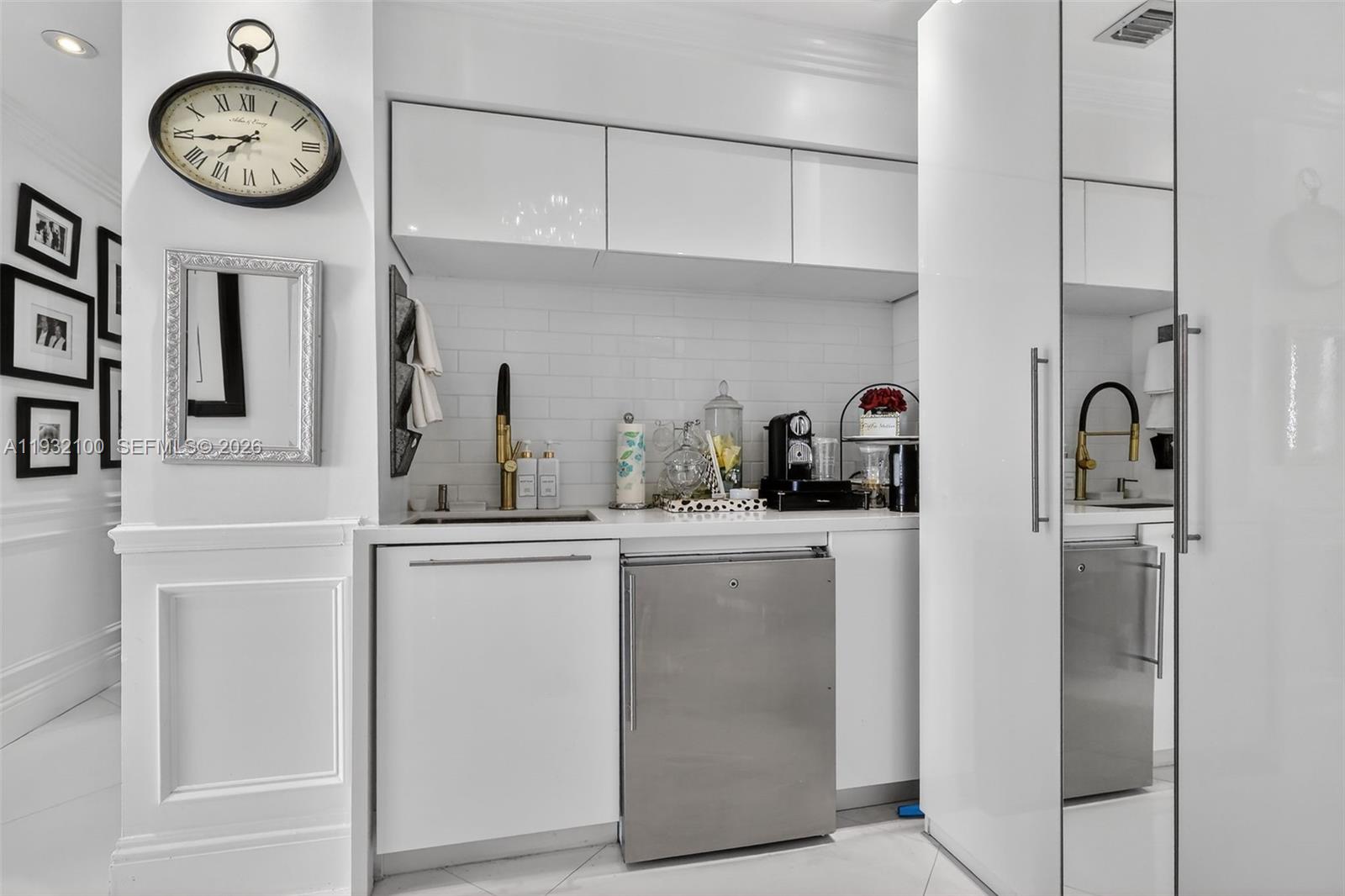 1000 ISL BLVD WILLIAMS IS - Residential