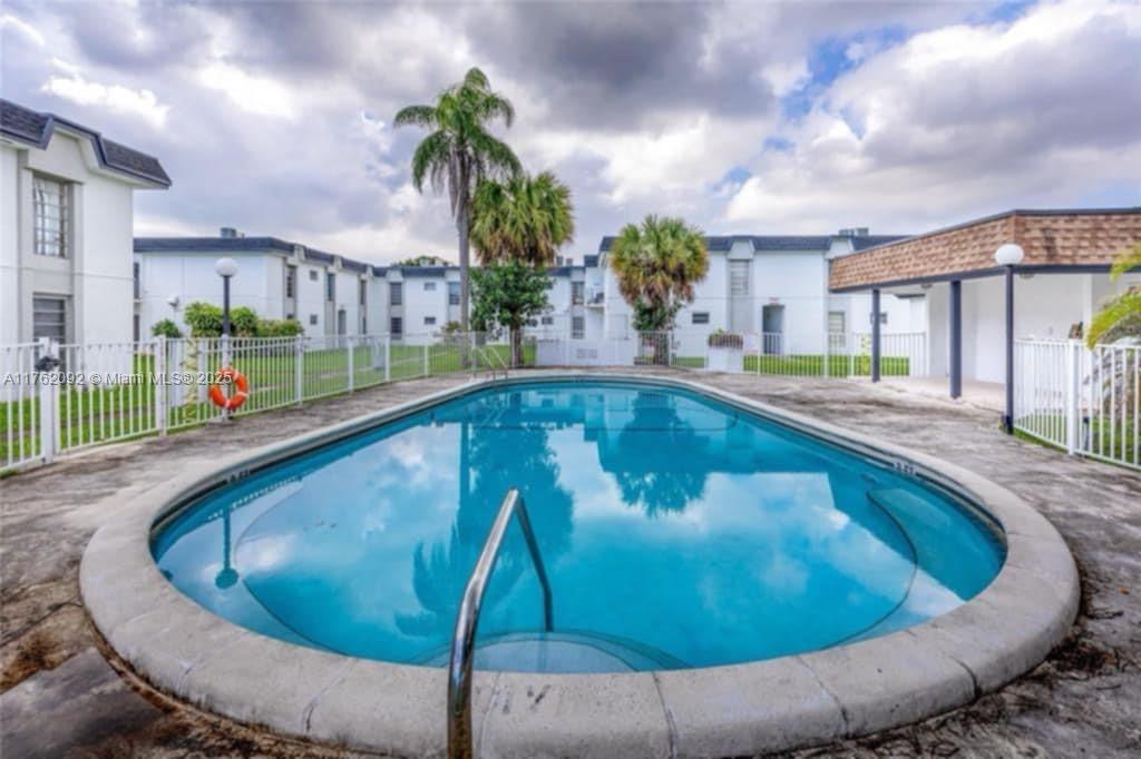 SUNSET PALMS WEST CONDO - Residential