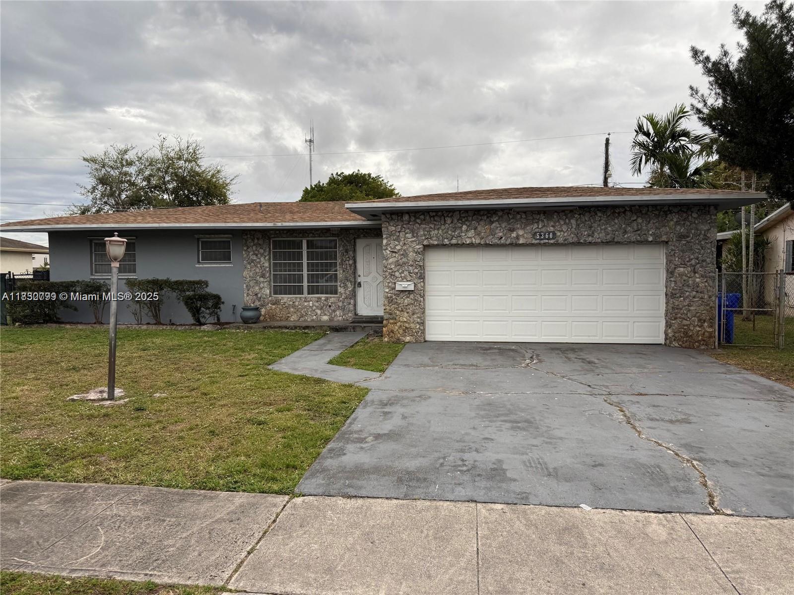 VERY BIG HOUSE FOR RENT WITH OPTION TO PURCHASE IN THE FUTURE. PROPERTY CONTAINS OF 2-CAR GARAGE, A FAMILY ROOM, AND A VERY LARGE PATIO.