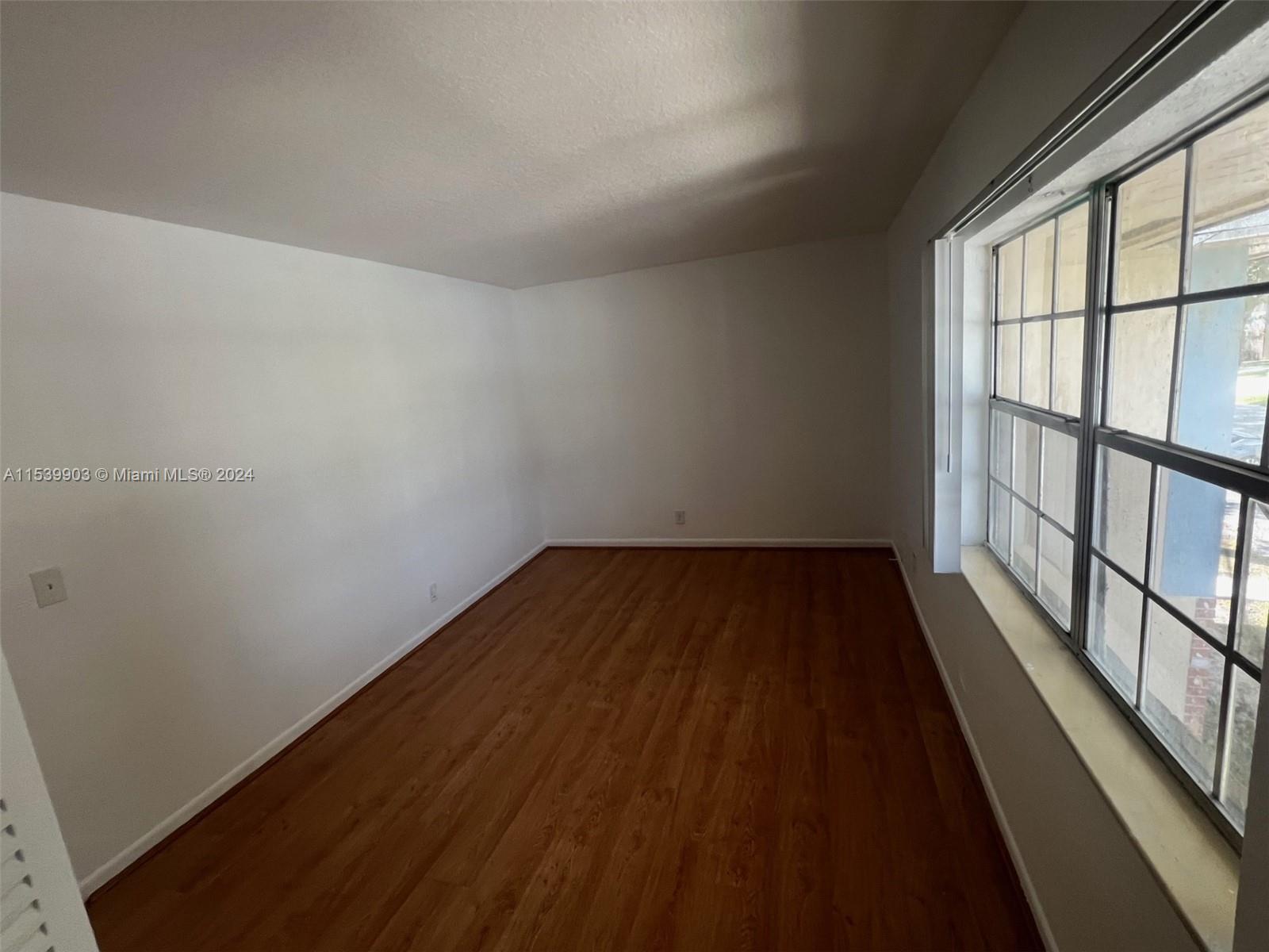 CROSS BRIAR 1 CONDO - Residential Lease