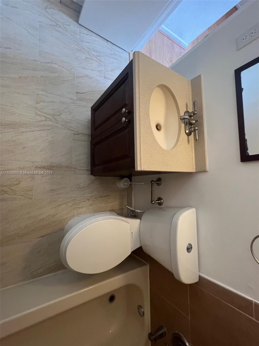 CROSS BRIAR 1 CONDO - Residential Lease