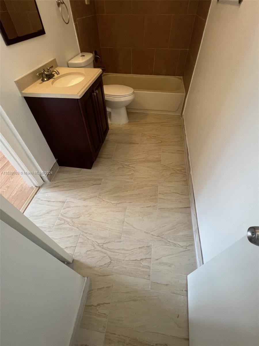 CROSS BRIAR 1 CONDO - Residential Lease