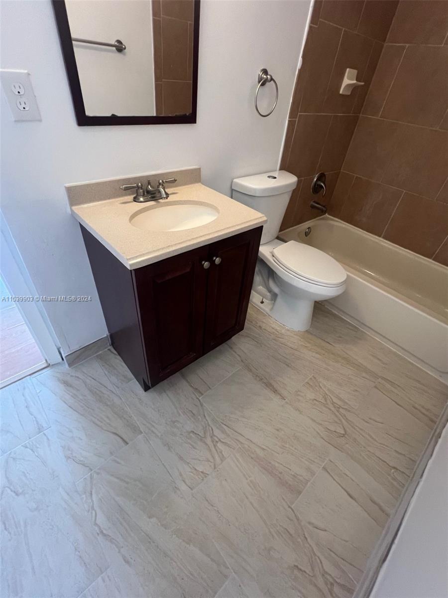 CROSS BRIAR 1 CONDO - Residential Lease