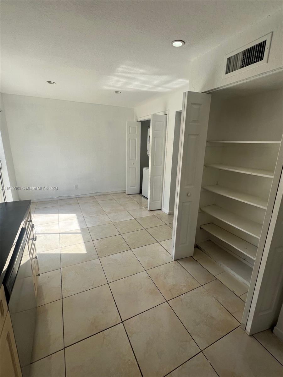 CROSS BRIAR 1 CONDO - Residential Lease