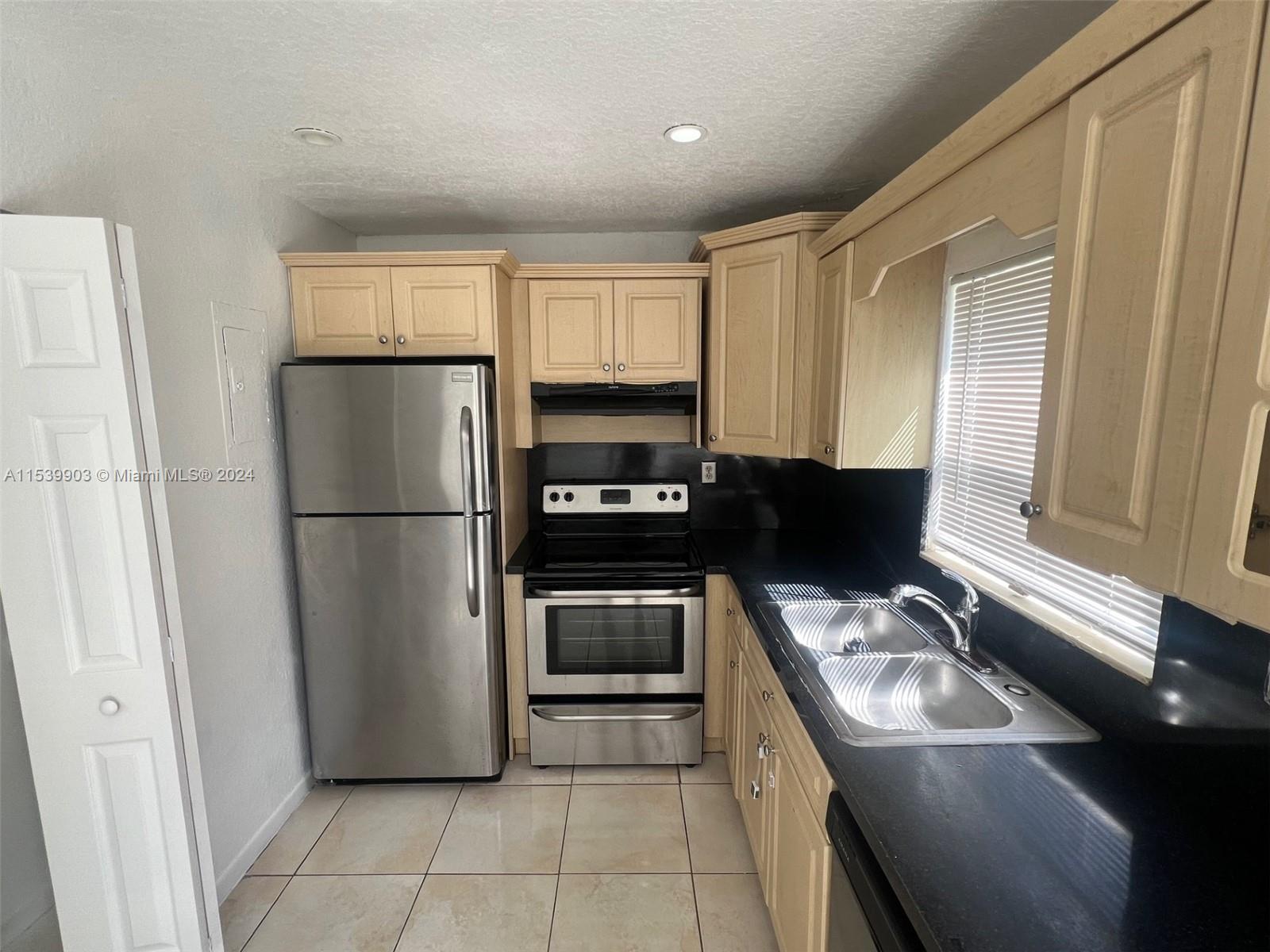 CROSS BRIAR 1 CONDO - Residential Lease