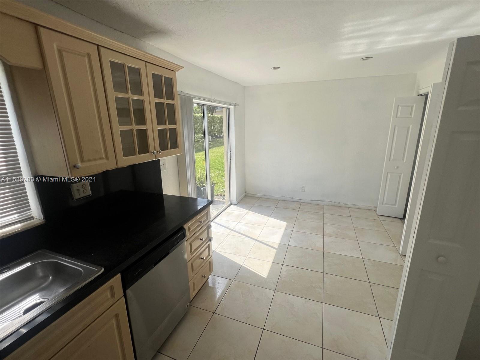 CROSS BRIAR 1 CONDO - Residential Lease