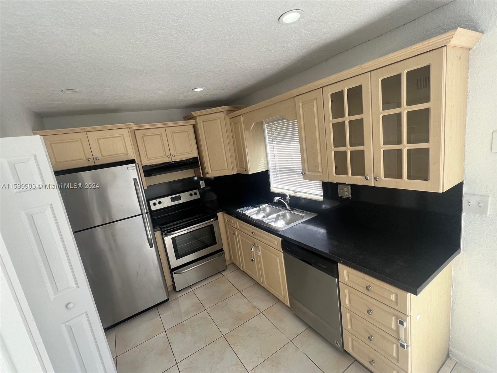 CROSS BRIAR 1 CONDO - Residential Lease