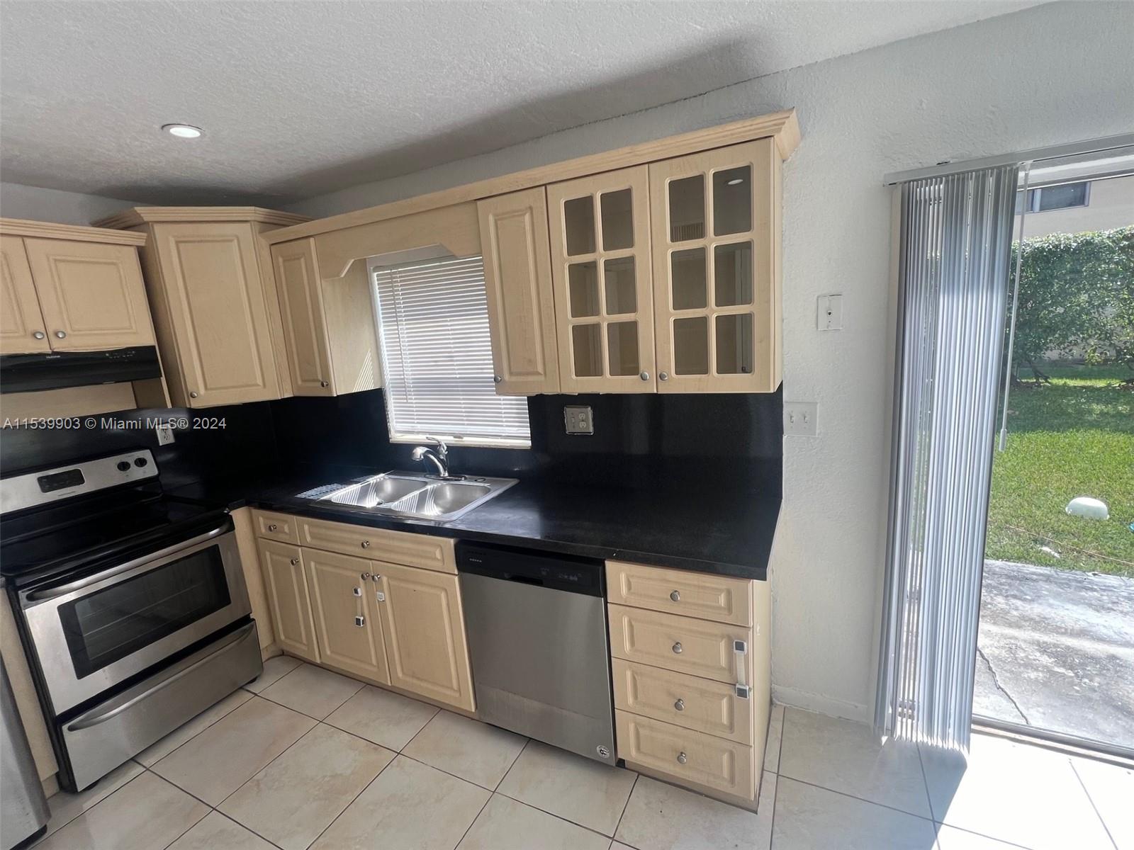 CROSS BRIAR 1 CONDO - Residential Lease