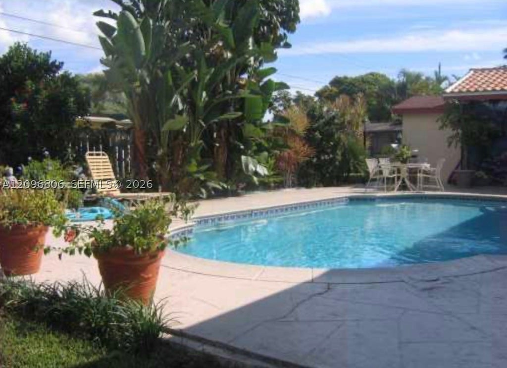 Photo of Hollywood, FL 33021 (MLS # A12096806)
