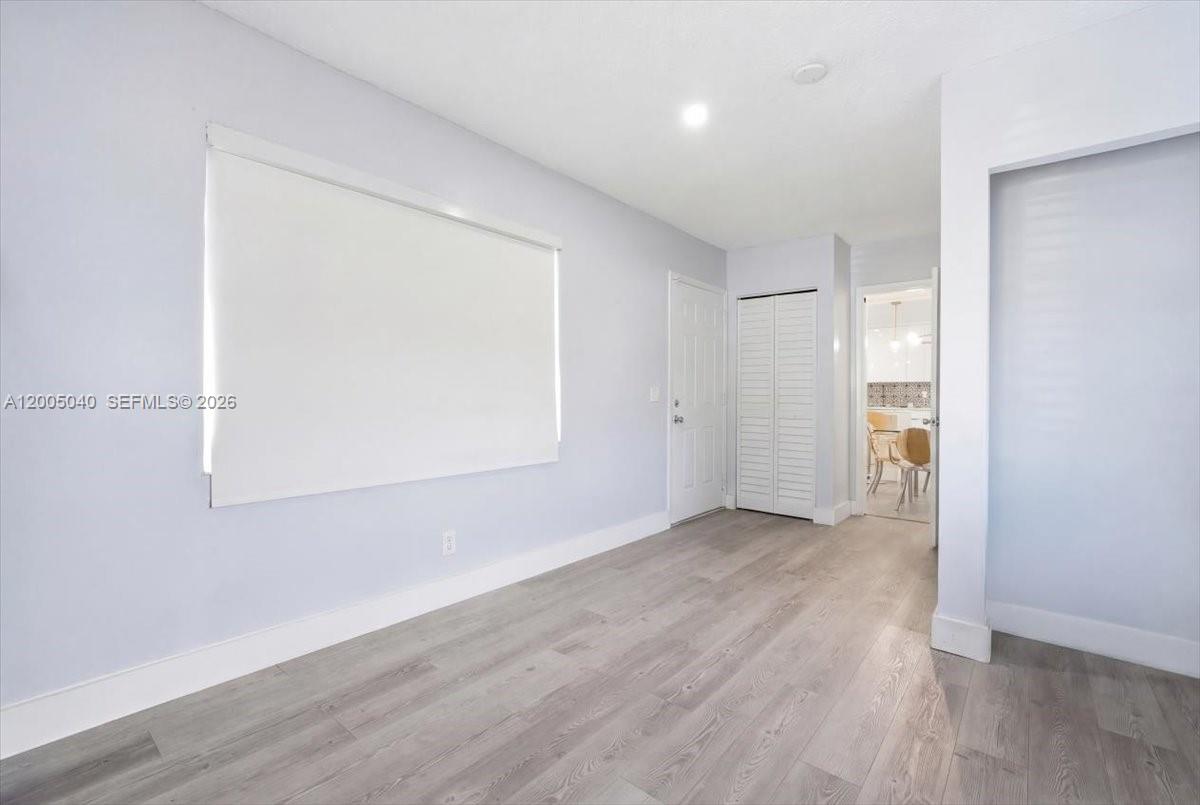HALLANDALE - Residential