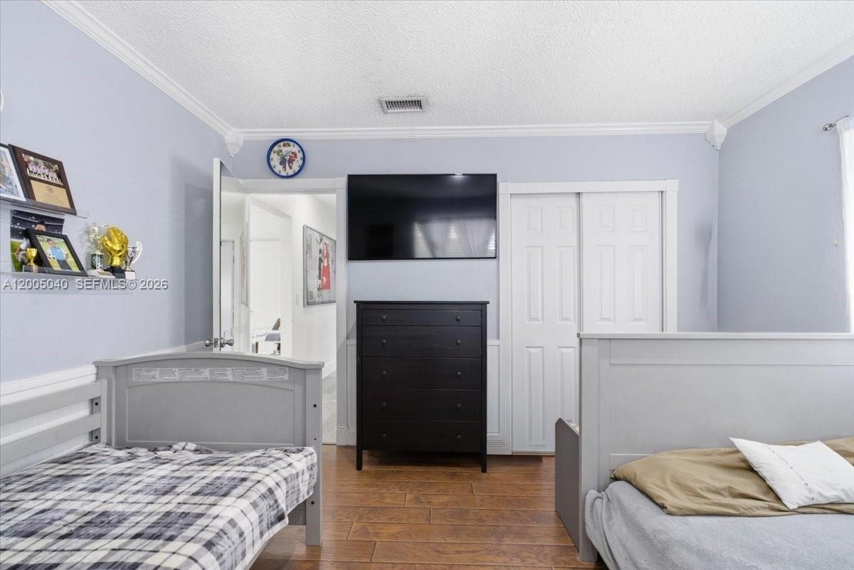 HALLANDALE - Residential