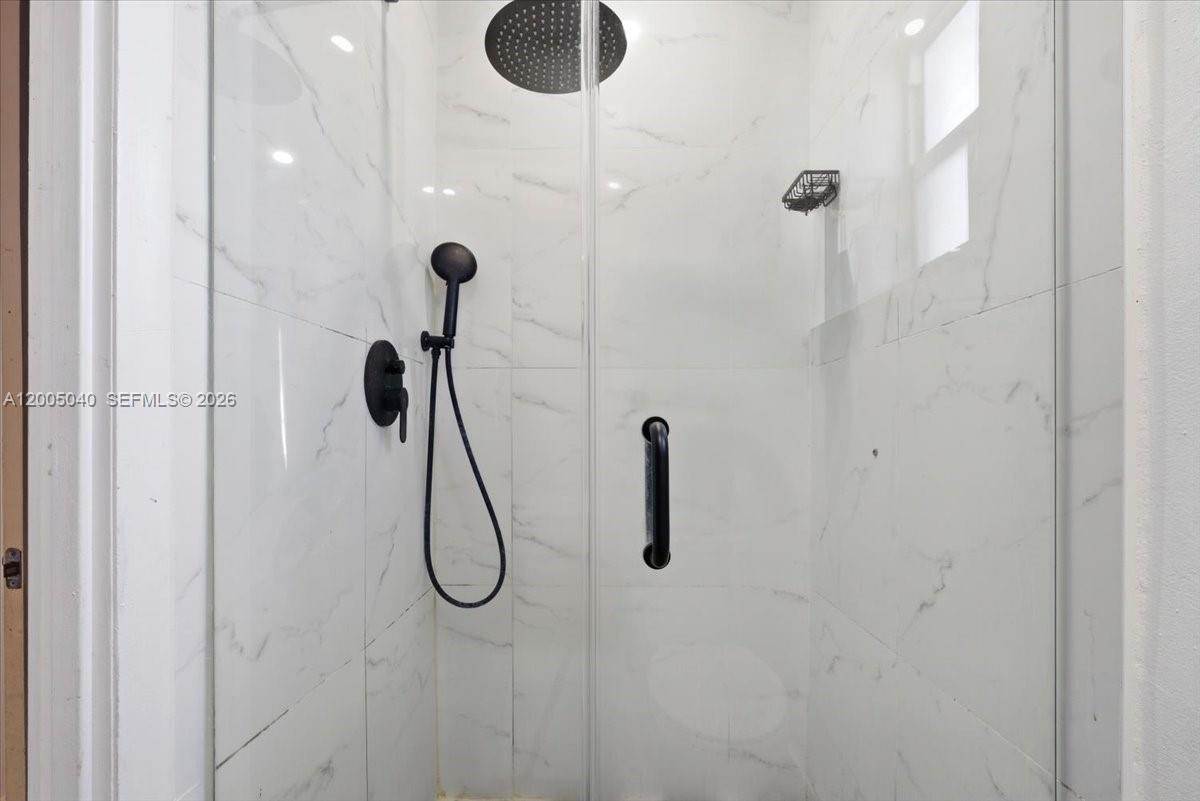 HALLANDALE - Residential