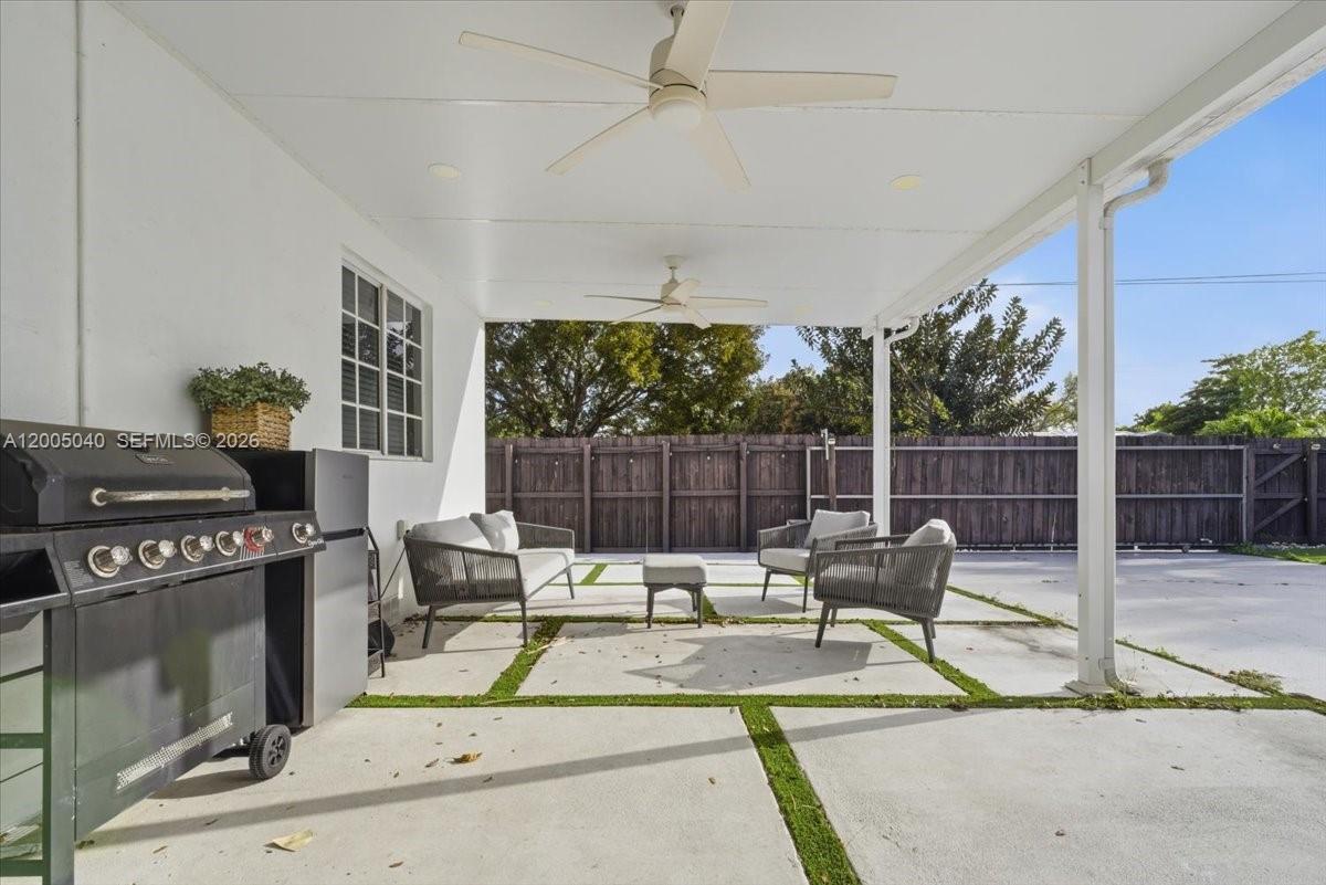 HALLANDALE - Residential