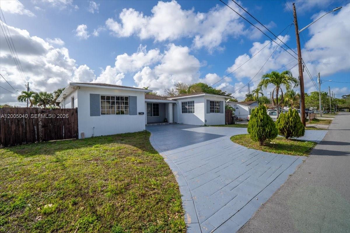 HALLANDALE - Residential