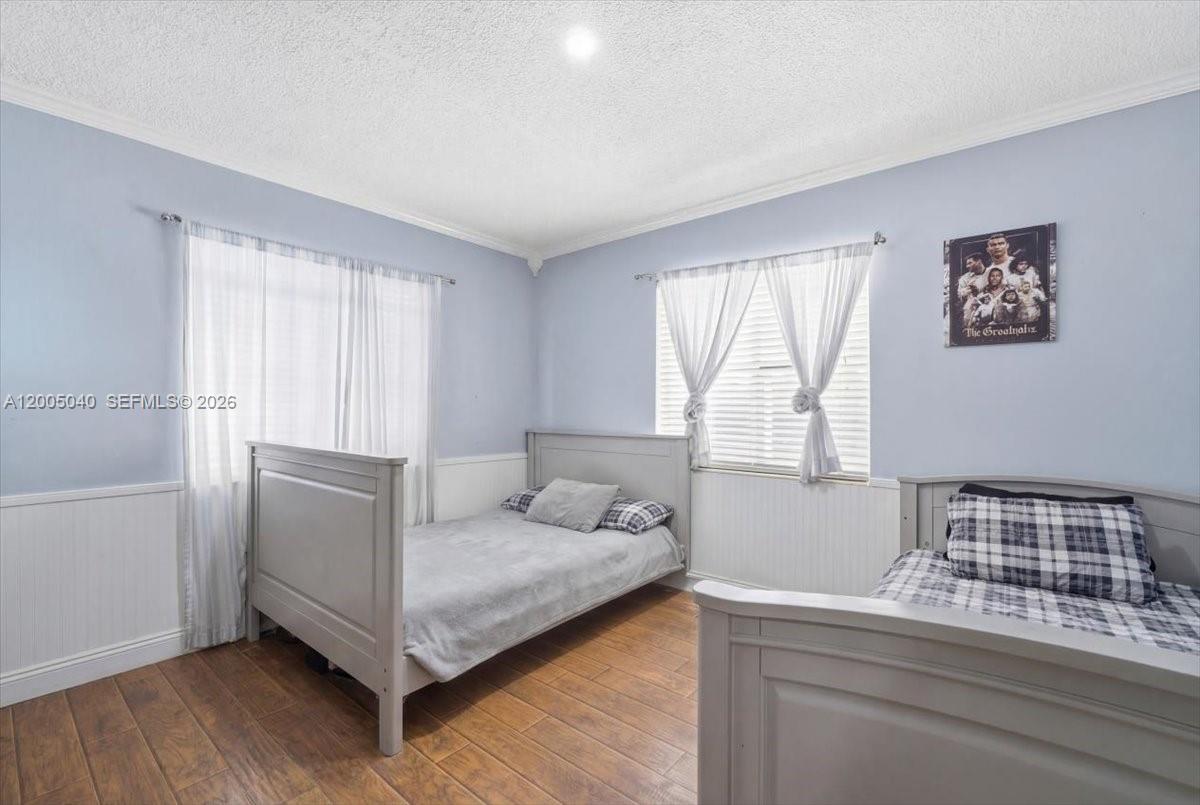 HALLANDALE - Residential