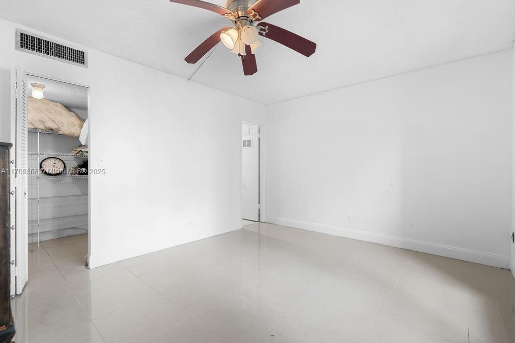 GARDEN LAKES OF INVERRARY - Residential