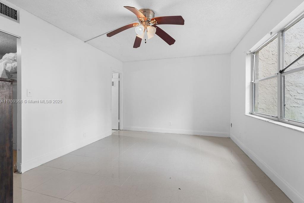 GARDEN LAKES OF INVERRARY - Residential