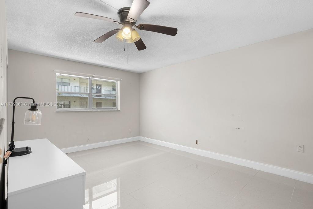 GARDEN LAKES OF INVERRARY - Residential