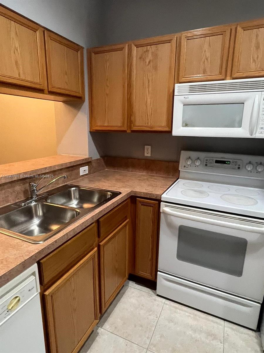 PALMBROOKE TOWNHOMES - Residential Lease