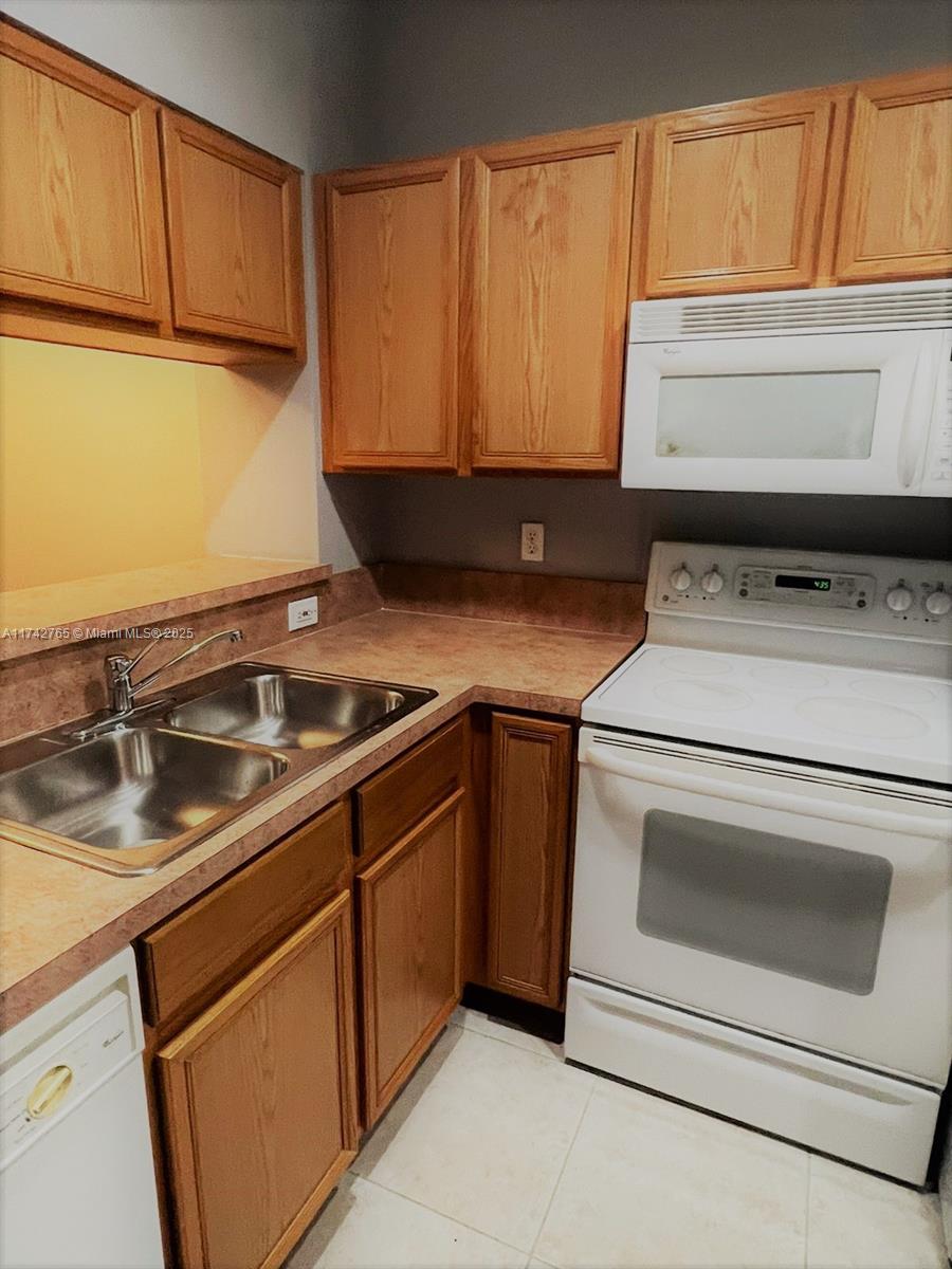 PALMBROOKE TOWNHOMES - Residential Lease
