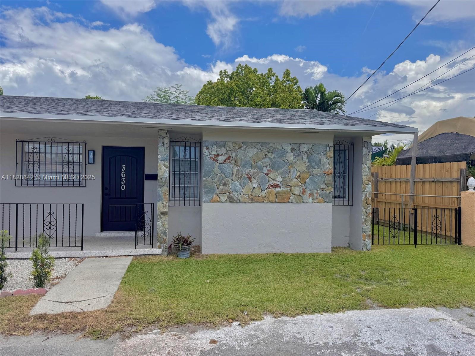 2 bedroom 1 bath with with Laundry. Ready to move in.