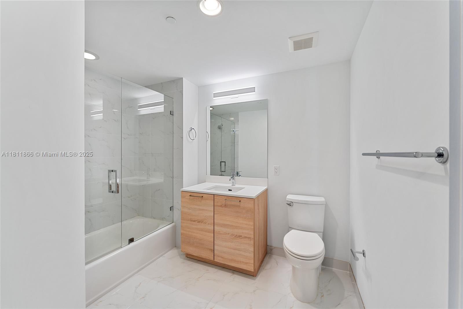 THE HARBOUR NORTH CONDO - Residential