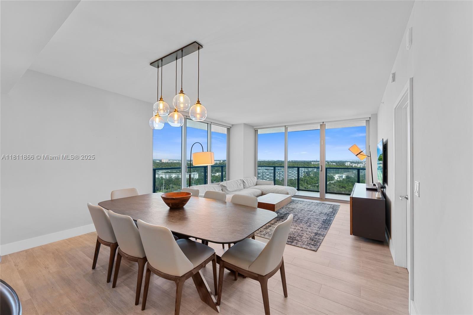 THE HARBOUR NORTH CONDO - Residential
