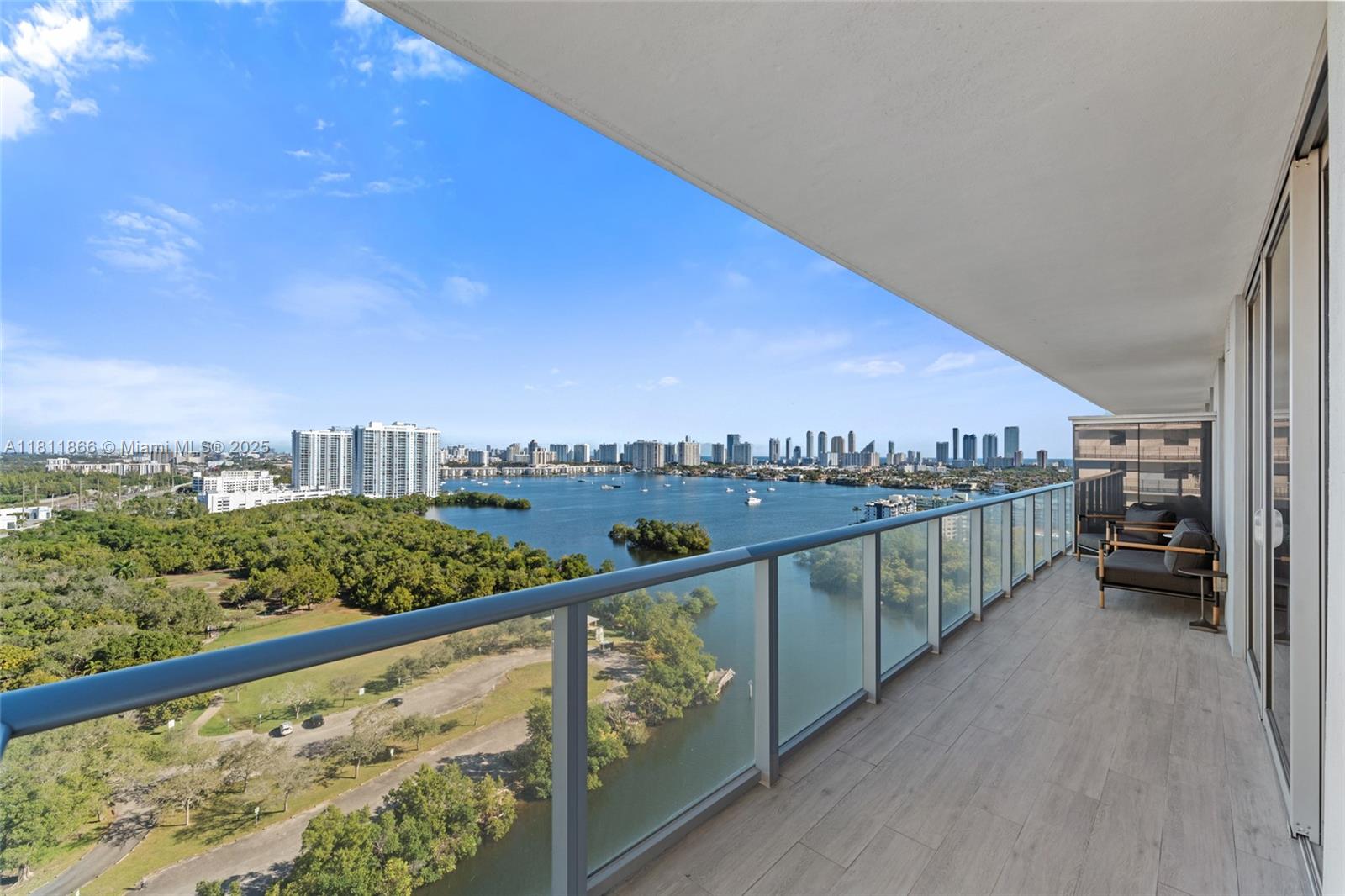 THE HARBOUR NORTH CONDO - Residential