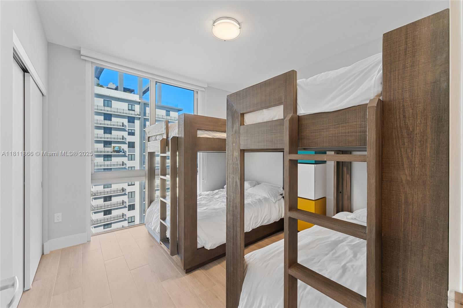 THE HARBOUR NORTH CONDO - Residential