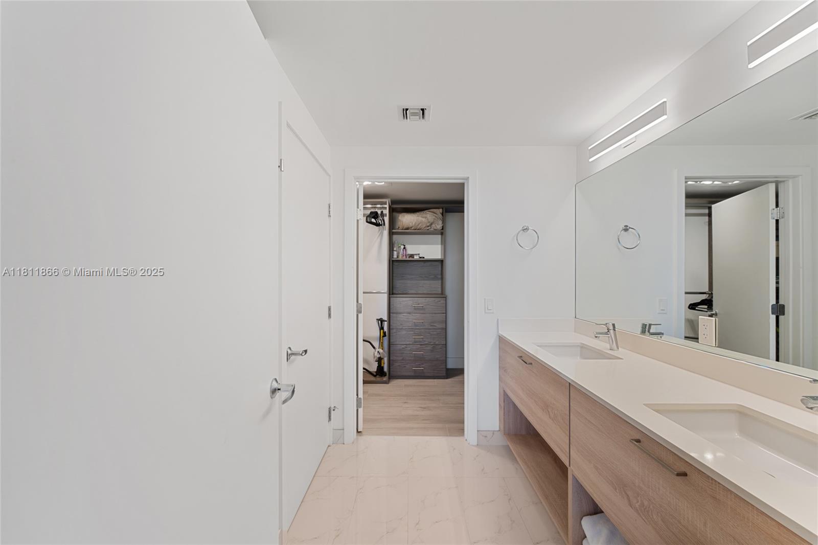THE HARBOUR NORTH CONDO - Residential