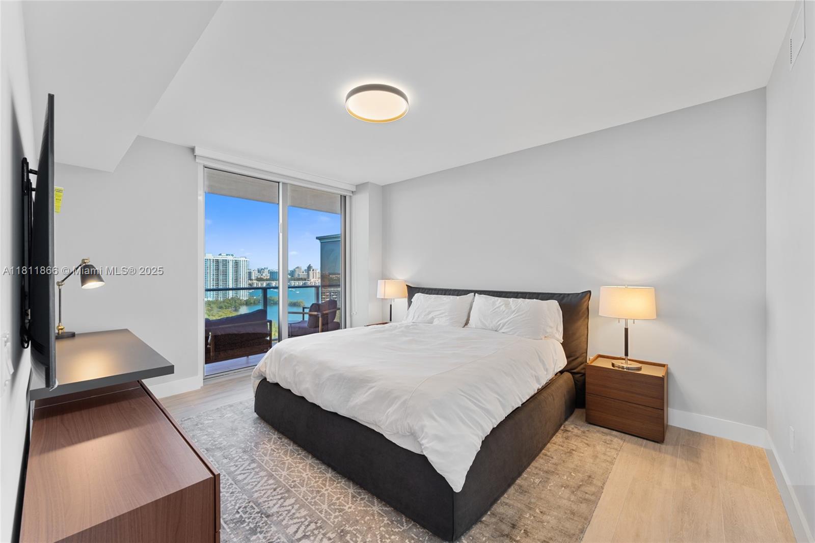 THE HARBOUR NORTH CONDO - Residential