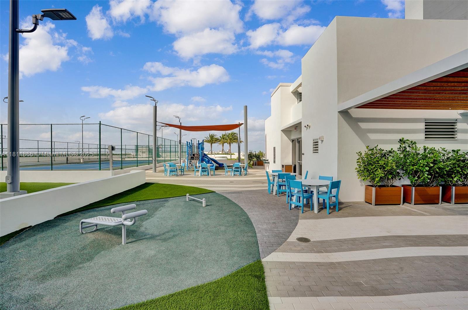 THE HARBOUR NORTH CONDO - Residential