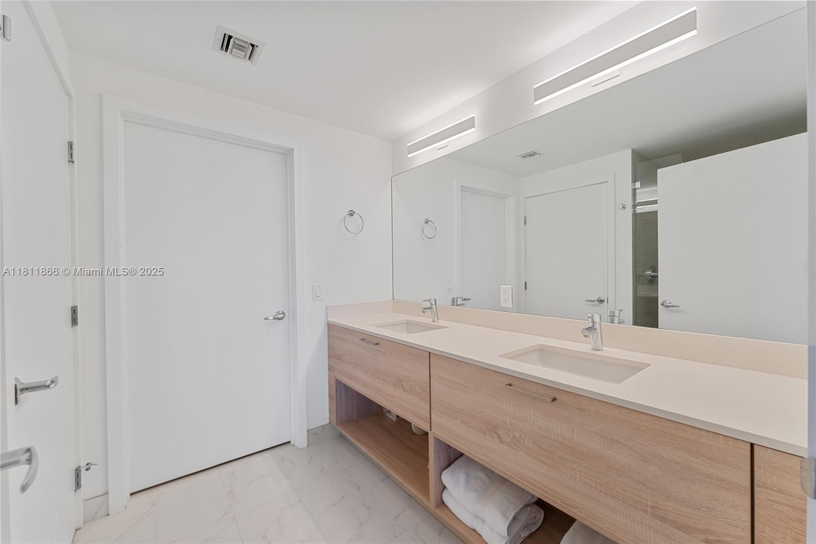 THE HARBOUR NORTH CONDO - Residential