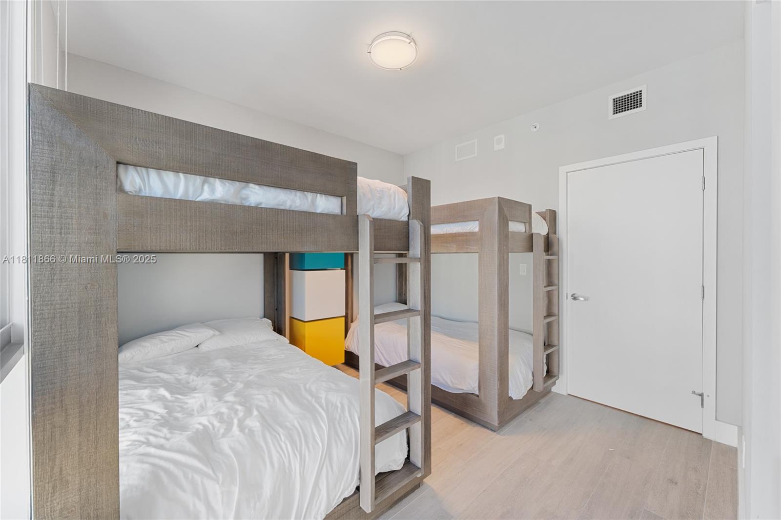 THE HARBOUR NORTH CONDO - Residential