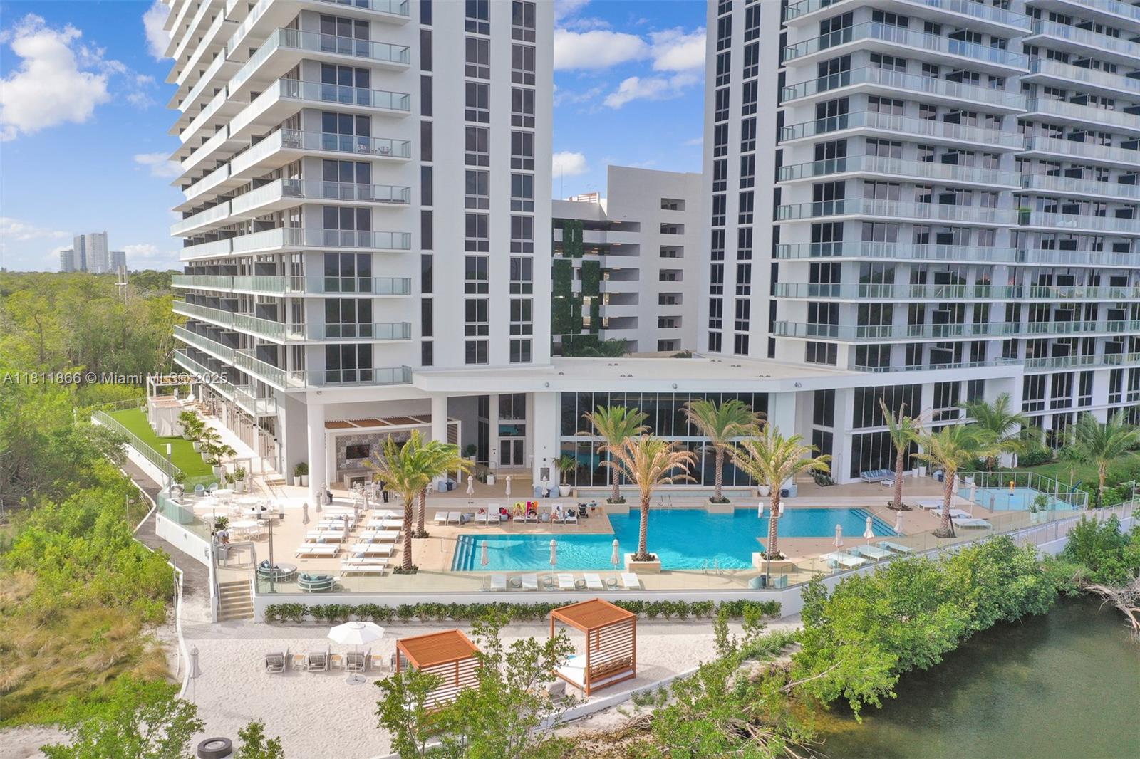 THE HARBOUR NORTH CONDO - Residential