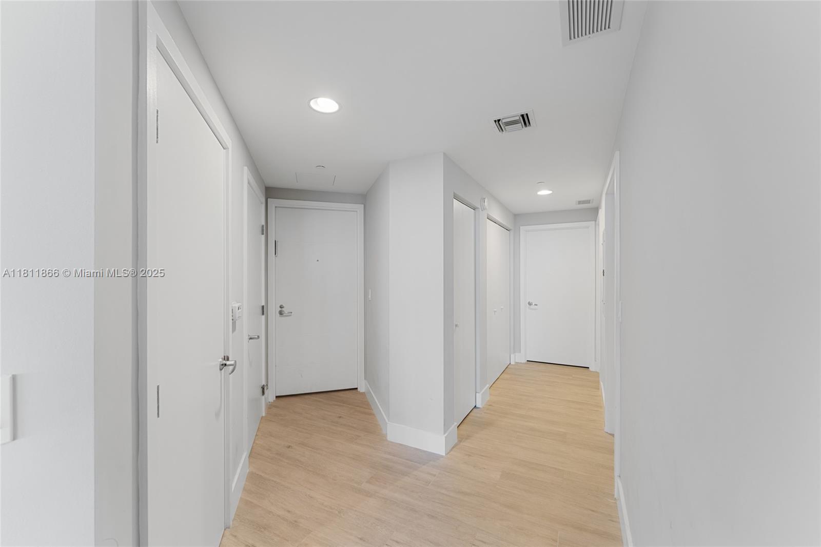 THE HARBOUR NORTH CONDO - Residential