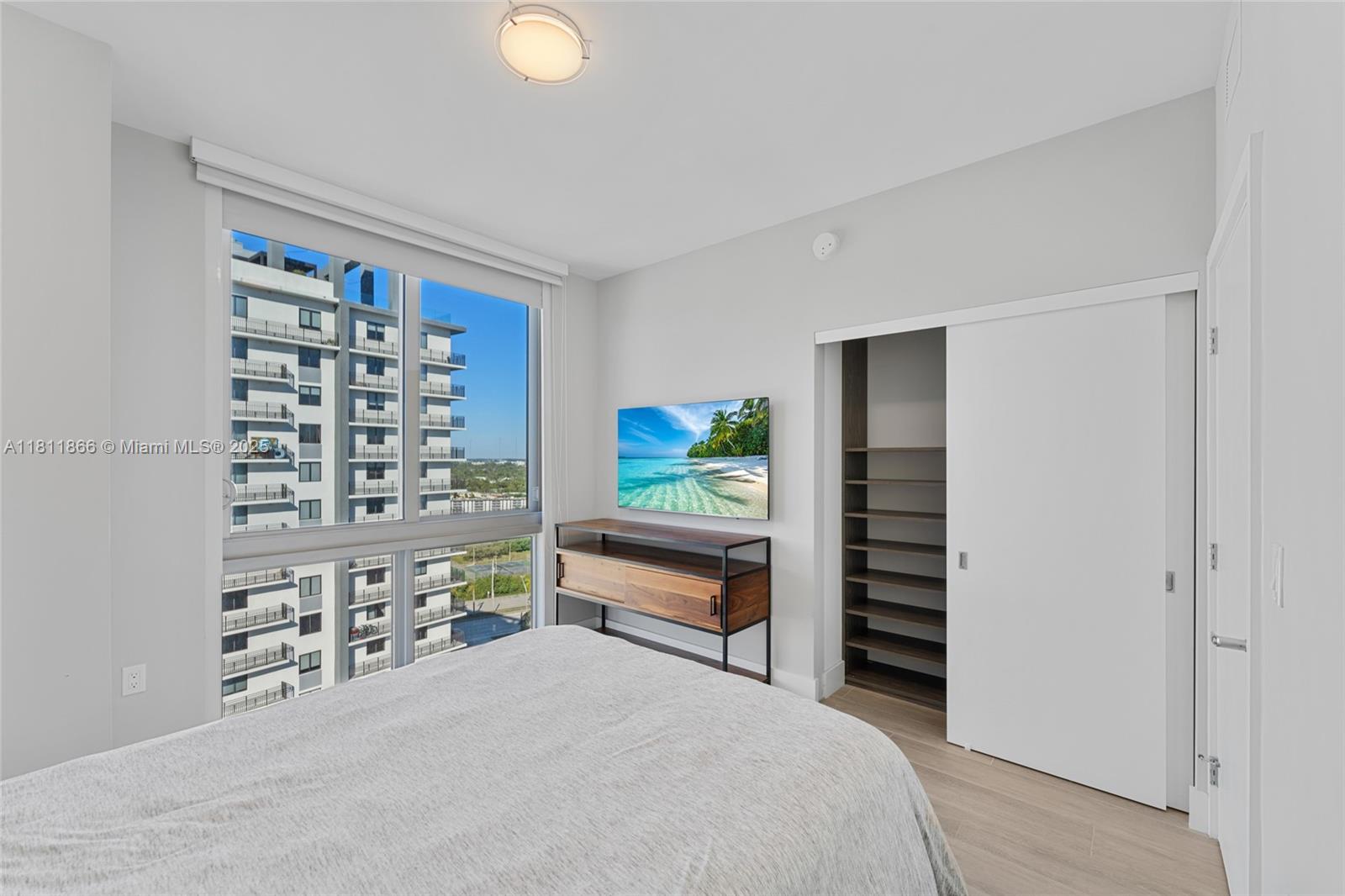 THE HARBOUR NORTH CONDO - Residential