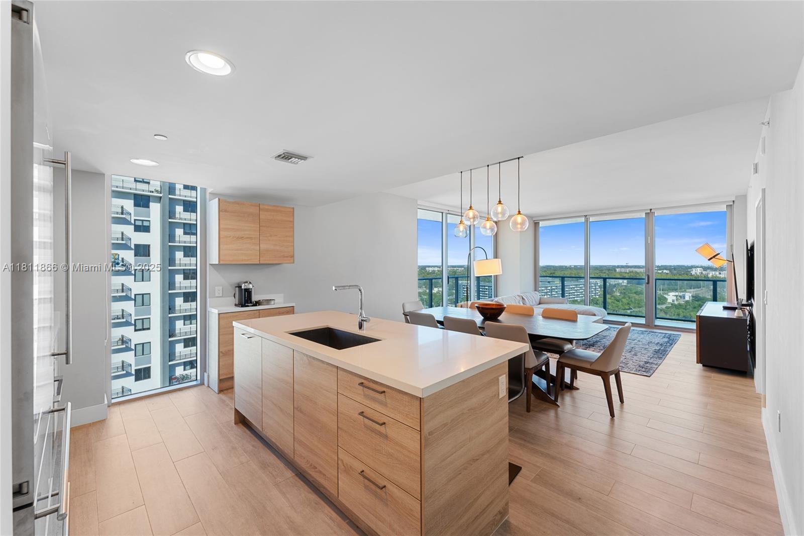 THE HARBOUR NORTH CONDO - Residential