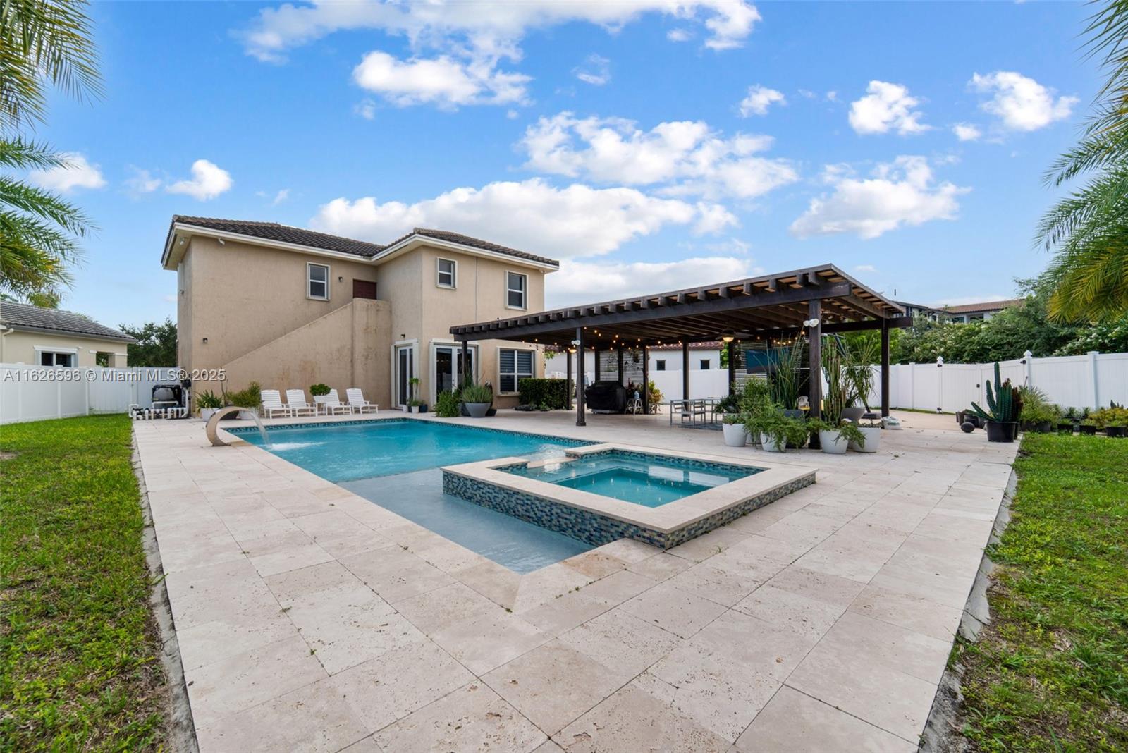 KENDALL COMMONS RESIDENTI - Residential