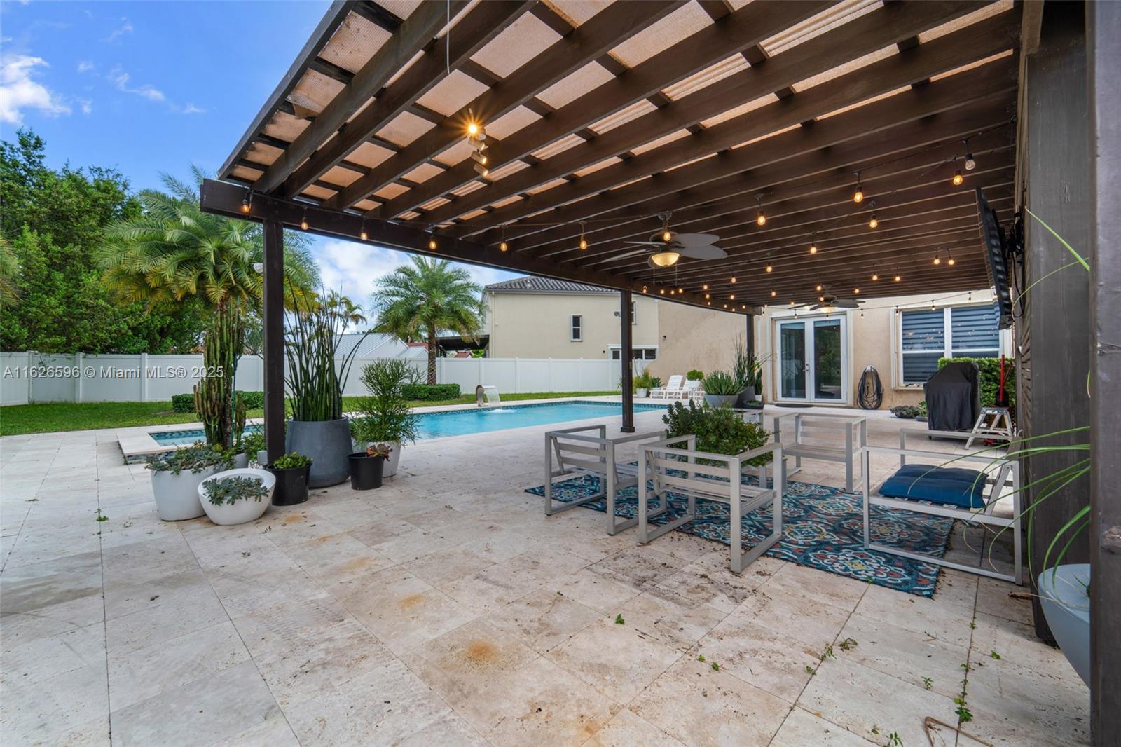 KENDALL COMMONS RESIDENTI - Residential